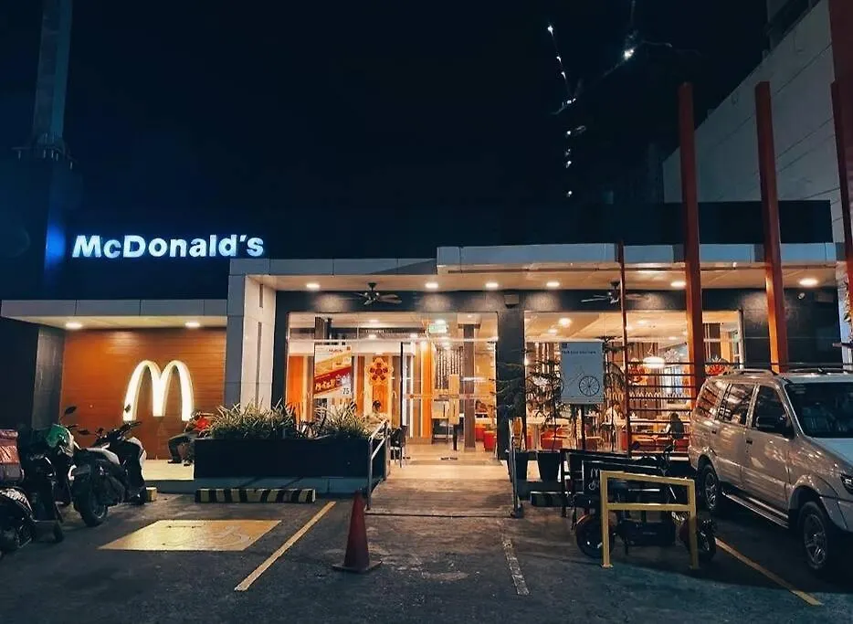 Apartment Home Away From Home: Vibrant & Urban Manila Haven
