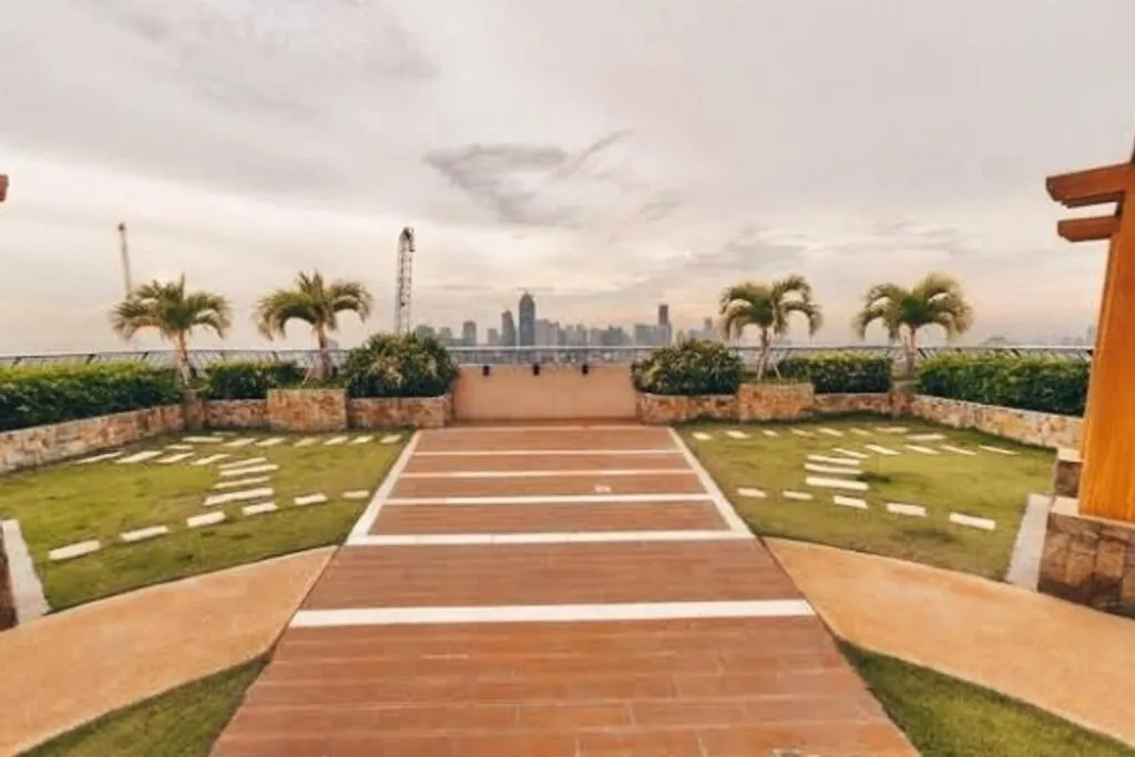 Apartament Home Away From Home: Vibrant & Urban Manila Haven